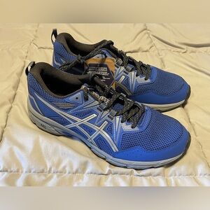 Women’s ASICS gel venture 8 shoes size 9.5 new